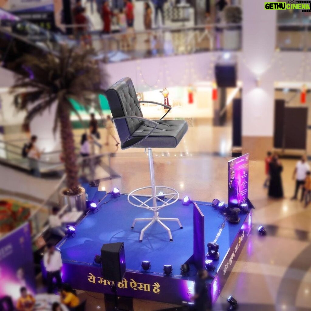 Amitabh Bachchan Instagram - Larger than life #KBC Hot Seat .. 16ft tall .. at a mall in Mumbai bringing alive the campaign ! #YehManchHiAisaHai #KBC2022