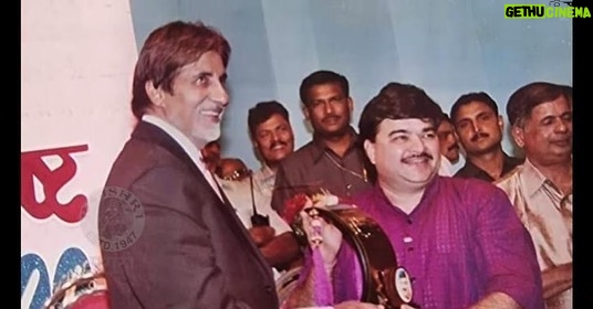Amitabh Bachchan Instagram - प्रशांत दामले यांचा १२,५०० प्रयोगांचा वि क्रम आज होतो आहे. फक्त ३९ वर्षां त एवढे प्रयोग करणं ही खूपच कौतुकाची गोष्ट आहे! मी प्रशांतजींच्या 'एका लग्नाची गोष्ट' या नाटकाच्या १००० व्या प्रयोगाला गेलो होतो आणि तेव्हापासून मी प्रशांतजींच्या कामाचा चाहता आहे. आजही लोकांना मराठी नाटकावर प्रेम करायला लावण्यात प्रशांतजींचं मोठं योगदान आहे. आज मी उपस्थि त नसलो तरी मनाने मी ति थेच तुमच्याबरोबरच आहे! माझ्याकडून प्रशांतजींना आणि सर्व कलाकारांना हार्दि क शुभेच्छा! Today, Prashnat Damle ji is performing his record 12,500th show. And reaching this milestone in just 39 years is another great feat in itself! I was in the audience when Prashant ji did the 1000th show of Eka Lagnachi Goshta and have been a fan of his craft since then. He is one of the biggest reasons why people are still in love with Marathi theatre. I might not be physically present at this glorious occasion, but my mind and heart are there with you. I would like to extend my best wishes to Prashant ji and all the other performers! @damleprashant