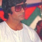 Amitabh Bachchan Instagram - … fashions repeat .. glares of the 70’ .. perhaps at the Mahurat of Trishul or Man ji film .. and I see today’s stars wearing similar .. 🙏🏻🙏🏻💕