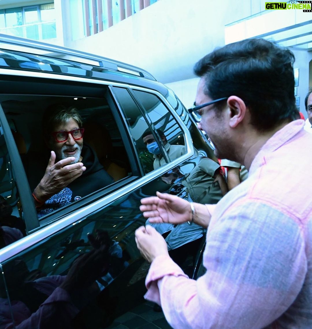 Amitabh Bachchan - 547.8K Likes - … and as I am about to leave .. a knock on my car window and it’s Aamir .. gosh ! So many legendary friends in one evening ..😀😀👏