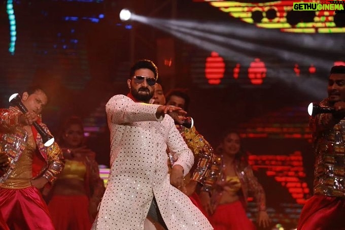 Amitabh Bachchan - 341K Likes - “Amitji... Abhishek just rocked IIFA...your blessings will take him to another level...”
“ the Arena shook when he took the stage “
“Abhishek was electrifying on stage, sir! Especially with his Dasvi performance!”
!
“Yesterday night saw Abhishek's performance at IIFA. He was simply outstanding. The best performance.”
My extreme gratitude and love to all for your kind words ..❤️❤️❤️