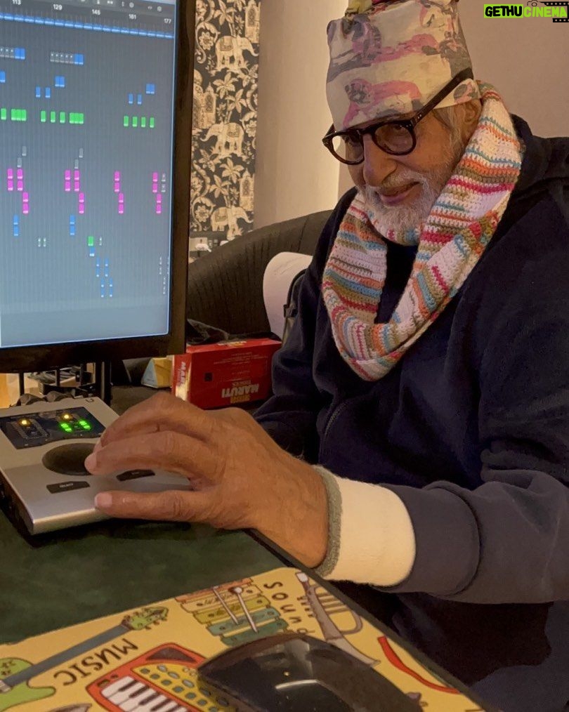 Amitabh Bachchan Instagram - Learning the ropes of the recording Studio .. there can and will never be a substitute for music .. what a night/ early morning .. finished at 3 am and still reeling under the might of the head phones .. and the dance moves šµšµ