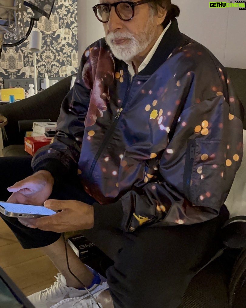 Amitabh Bachchan Instagram - .. music be the food for love and so much more .. in contemplation of it at recording