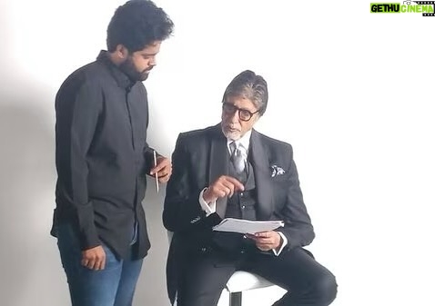 Amitabh Bachchan Instagram - My great privilege and honour to be holding hands with IKONZ - the future !! Developed by an Indian , for India and for the World .. INDIA leads .. the World follows .. !! JAI HIND 🇮🇳🇮🇳🇮🇳 @ikonzstudios @abinavvarmak