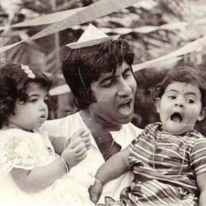 Amitabh Bachchan Instagram - So this be Twinkle Khanna in white,  on left & Shweta on Shweta's birthday .. 
Twinkle now married to Akshay Kumar, ... Shweta, my daughter married to Nikhil Nanda, Mother to Navya Nanda and Agastya  Nanda ,who is  stepping into his first movie .. 
Twinkle here looking circumspect .. Shweta has just scored a GOAL .. !!! 😂