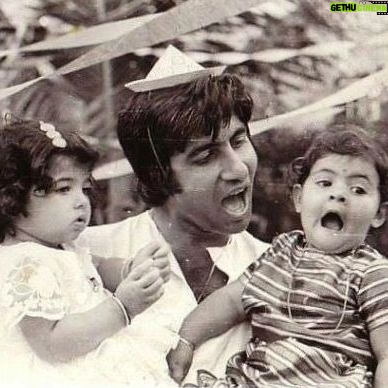 Amitabh Bachchan Instagram - So this be Twinkle Khanna in white, on left & Shweta on Shweta's birthday .. Twinkle now married to Akshay Kumar, ... Shweta, my daughter married to Nikhil Nanda, Mother to Navya Nanda and Agastya Nanda ,who is stepping into his first movie .. Twinkle here looking circumspect .. Shweta has just scored a GOAL .. !!! 😂