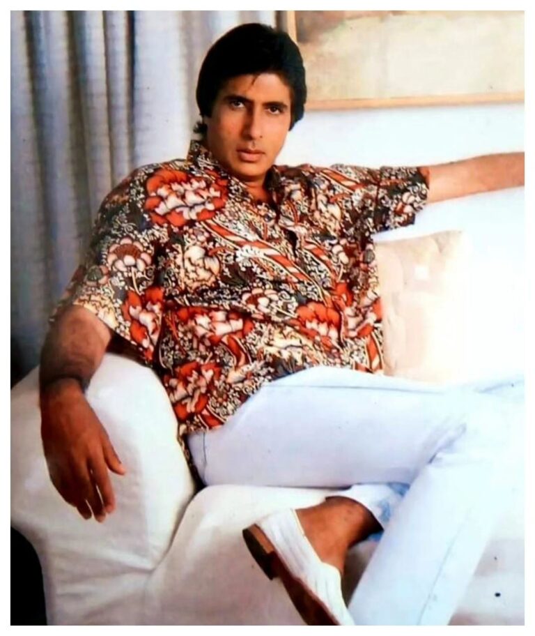 Amitabh Bachchan Instagram - Hahaha ... !!! What a great photo opd clean up edited job done .. by whoever sent me this .. making me look an AI robot !!! Hahaha 😆 😂 😆