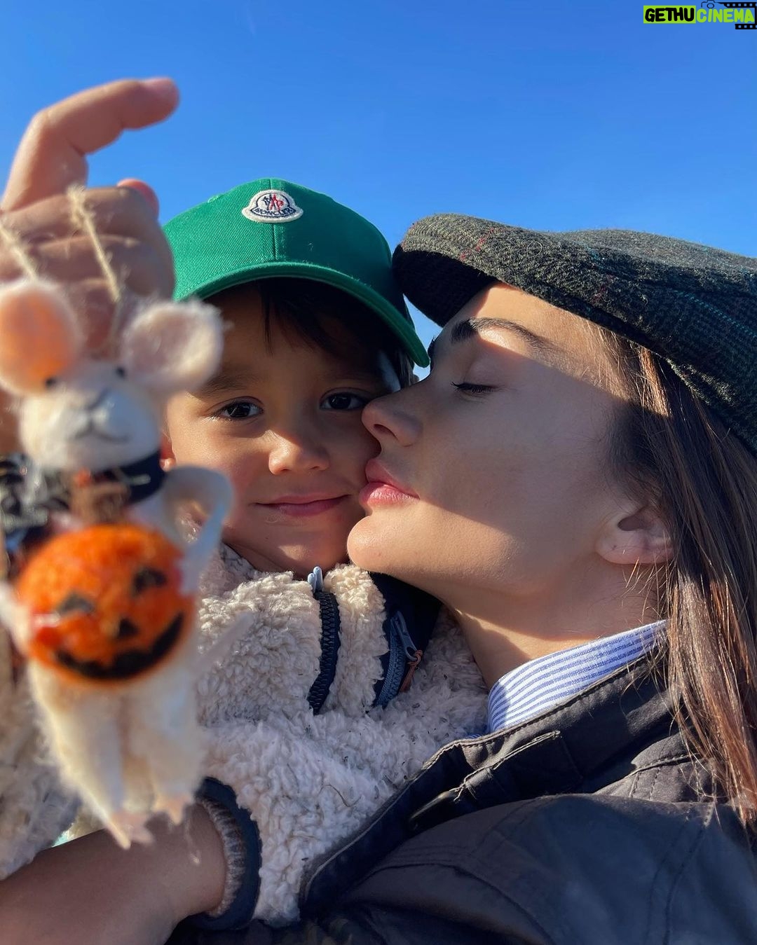 Amy Jackson Instagram - Ya lil pumpkin 😚