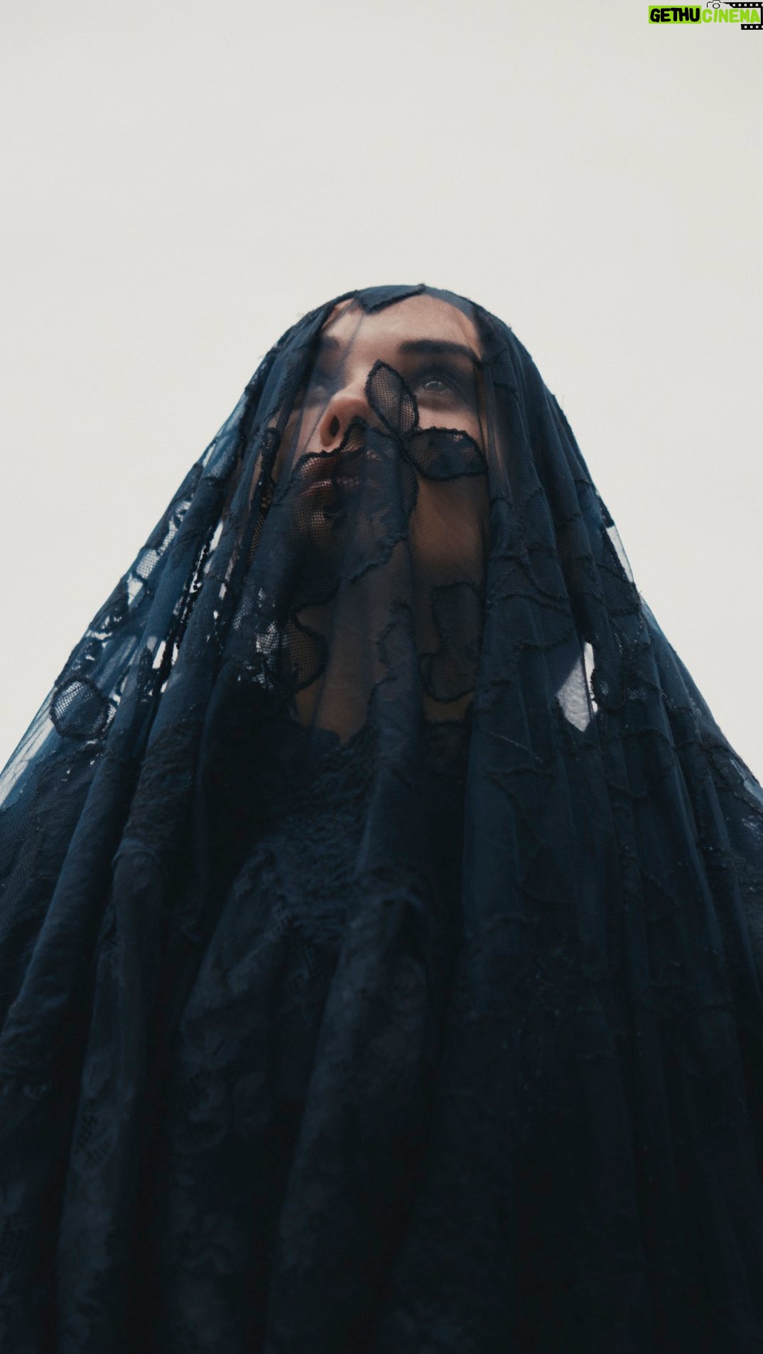 Amy Jackson Instagram - @schonmagazine out now β€οΈβπ₯ Styling + Art Direction @has.hejazi Photography @silipman Video @jamessharpestudio Make-Up @annainglishall_makeup Hair @michaeltakispitsillides Fashion assistant @kristinavaldez_