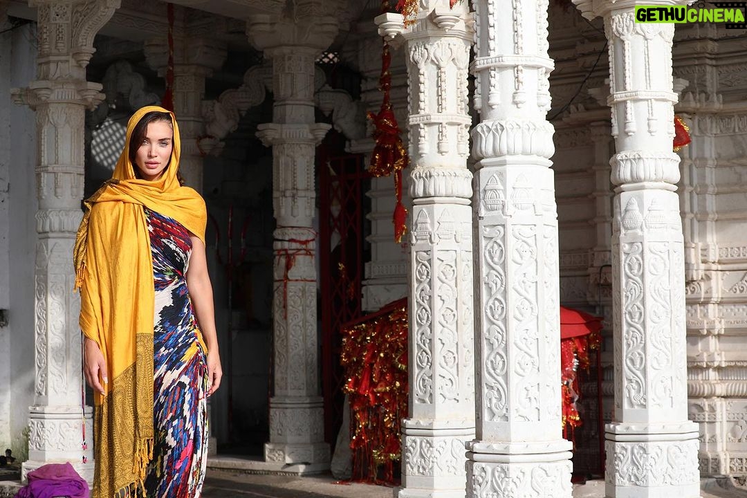 Amy Jackson Instagram - The most magical land ✨ Rajasthan you have my heart ❤️ Udaipur, Rajasthan
