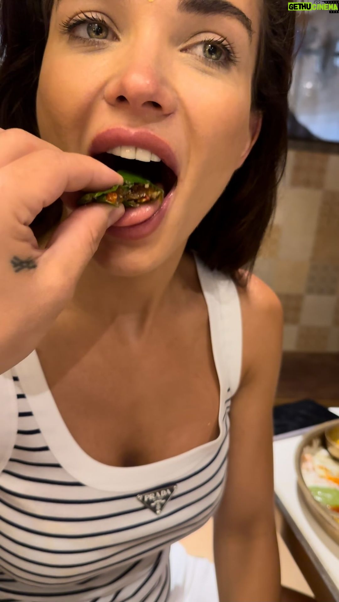 Amy Jackson Instagram - Thali - a dangerous, dangerous place where the food is beyond tasty and UNLIMITED. The moment my plate was looking slightly scarce, the very kind topper upper topped a girl up.. so we basically ate five lunches ๐ช๐ผ Juhu Beach, Mumbai
