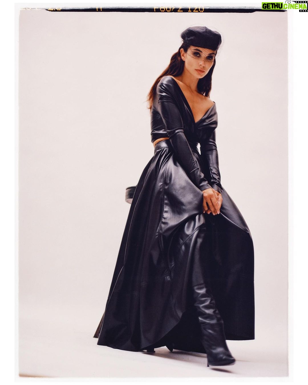 Amy Jackson Instagram - @schonmagazine Part II by ledge @silipman โค๏ธโ๐ฅ Soooo much love to you @has.hejazi for epic art direction and bomb styling ๐ช๐ผ @annainglishall_makeup on makeup ๐ @michaeltakispitsillides on hair ๐งก London, United Kingdom