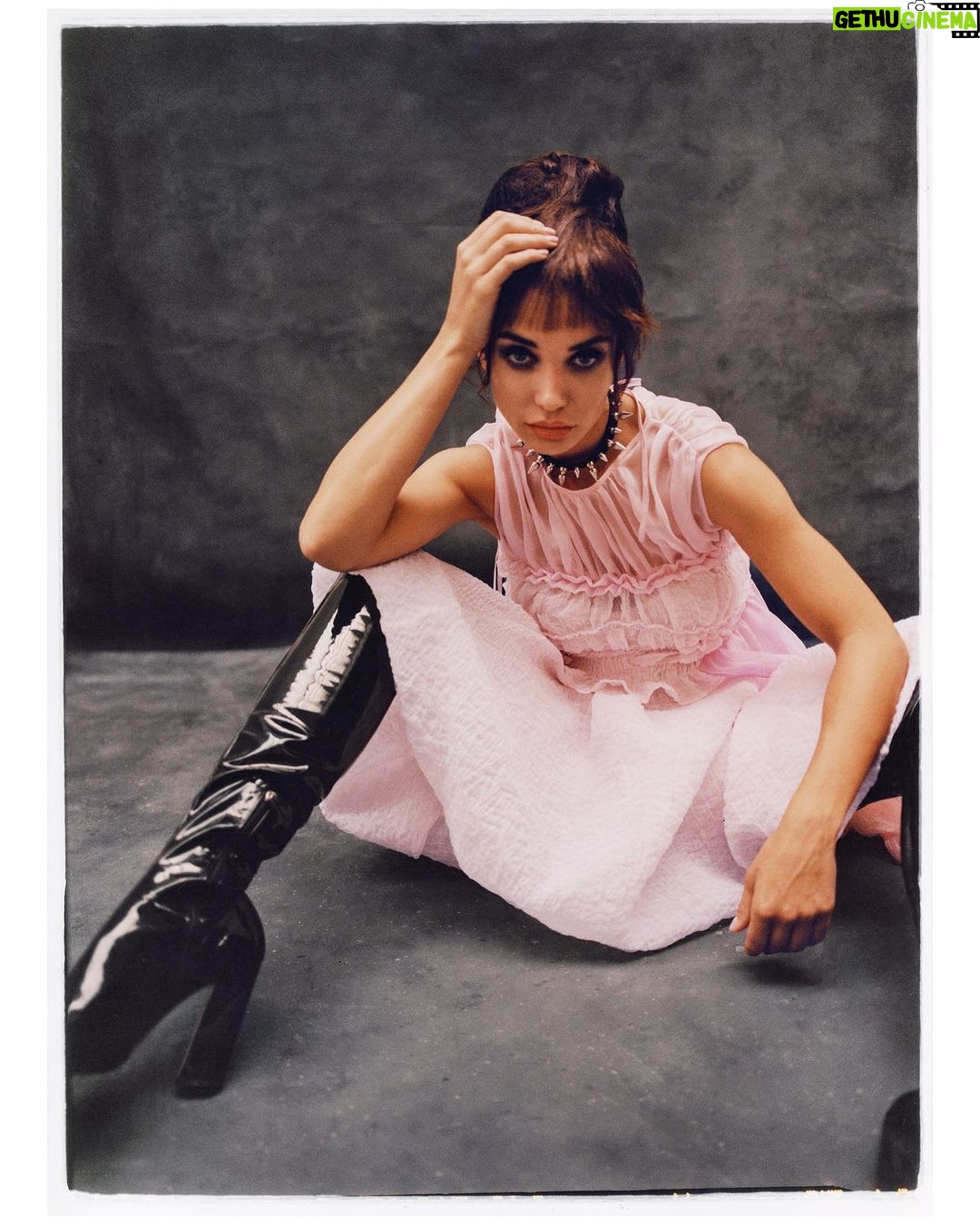 Amy Jackson Instagram - @schonmagazine Part II by ledge @silipman โค๏ธโ๐ฅ Soooo much love to you @has.hejazi for epic art direction and bomb styling ๐ช๐ผ @annainglishall_makeup on makeup ๐ @michaeltakispitsillides on hair ๐งก London, United Kingdom