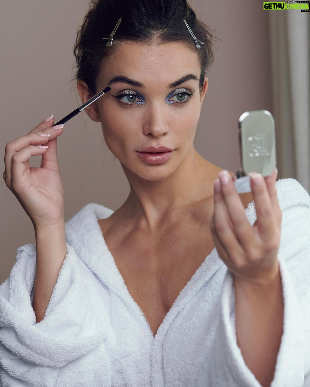 Amy Jackson Instagram - The epitome of Boho Luxe at @rabanne SS24 which translated through to #rabannebeauty - a healthy sunkissed glow with metallic accents 💋 #RabanneMoods Paris, France