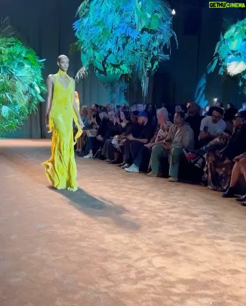 Amy Jackson Instagram - A literal #RobertoCavalliParadise on the first day of #MFW 🌴 @faustopuglisi you KILLED IT!! I need it all - the prints, the flares, THE PLATFORMS 😮‍💨 … and to the gorgeous team at @roberto_cavalli - THANKYOU @ryma.roy @emzsherwood dream team x Milan, Italy