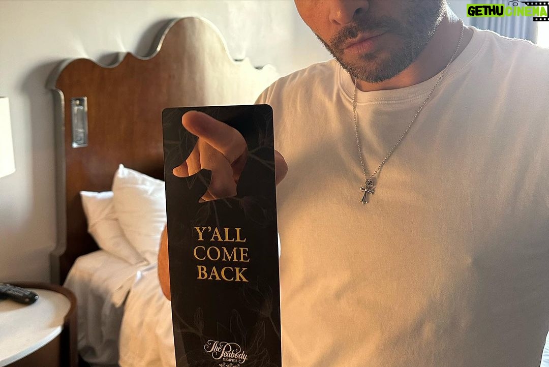 Amy Jackson Instagram - First stop - home of The King {and no vegetables} but a hella lot of rhythm and blues πΆπ€ Memphis, Tennessee