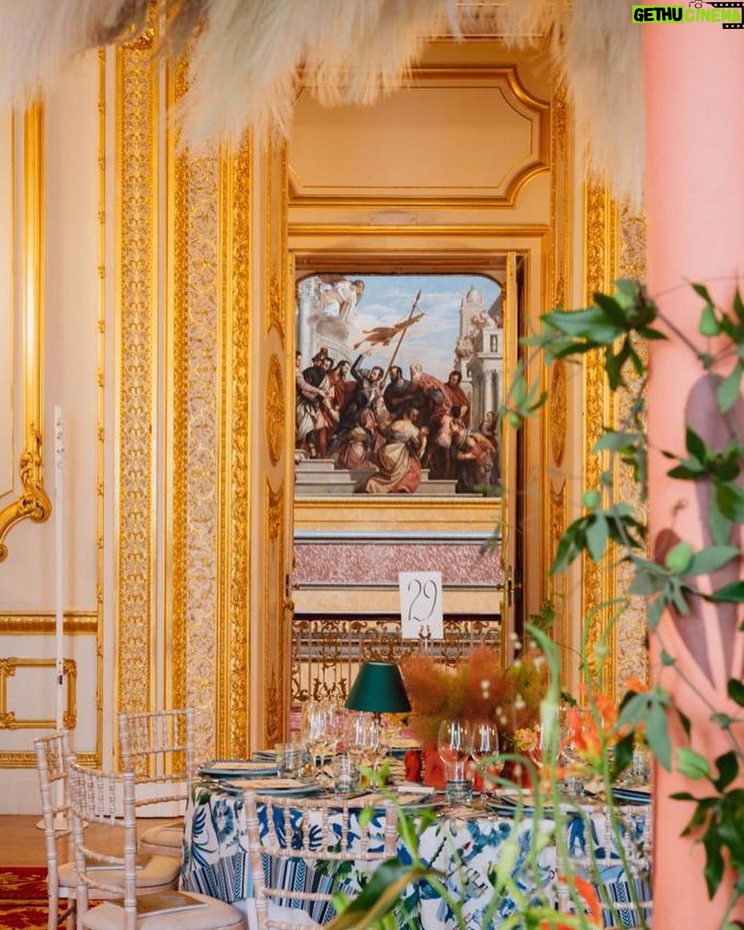 Amy Jackson Instagram - @theanimalball know how to throw a soirée! Marking the 20th anniversary of the incredible @elephantfamily , along with the launch of a new strategic partnership with Wildlife Conservation Trust in India… the Animal Ball was truly a night of joy, positivity and not to mention powerful fundraising! Over two million pounds was raised on the night, all of which goes to enabling the @elephantfamily support some of the best conservationists in Asia; addressing critical challenges faced by people and wildlife living in some of the highest human-wildlife density landscapes in the world. Lady in red, @mrsganesh100 you were outstanding - as always! Listening to you talk on stage about the life changing work the Elephant Family has orchestrated over the past two decades is truly inspiring. You champion the voices of not only the majestic Elly’s but the people who are learning and loving to live alongside Asia’s wildlife - the @coexistence.story campaign showcases that beautifully. To Richard, @al_dlp , @ayeshalalita , the Lucy’s and the entire Elephant Family team… Thankyou for such a spectacular evening in addition to all the day in, day out dedication the charity requires - you guys are the best. Special mention to @richardquinn for THE dress of dreams along with …. for our beautiful Philip Treacy peacock masks (which I would’ve happily worn forever 🦚) Just, wow 🐘💚 Lancaster House