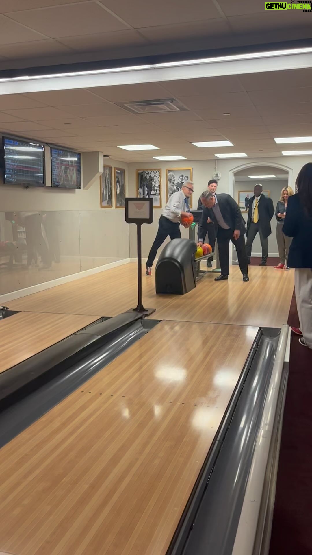 Amy Landecker Instagram - Emhoff vs. Whitford #trumanbowlingalley
