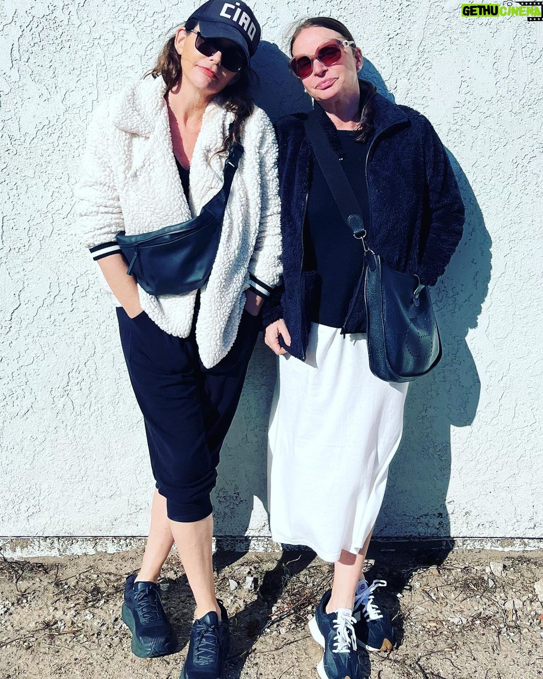 Amy Landecker Instagram - Friends since five. Still twinning. @neelie.fritz 🏁