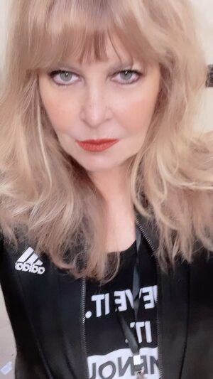 Amy Lyndon Instagram - I Am A Booking Champion🏆 Say it.
.
.
.
.
#acting #actinglife #auditionseason #actingadvice
#actingcoach #actingschool  #actingclasses #actingtips #actingstudio 
#bookedit #actingcareer
#actor #actingteacher #amylyndon#thelyndontechnique #audition #auditionprep #auditioncoach #auditionlife #auditioning #auditiontips #tmfalive2023 @wendyalane1