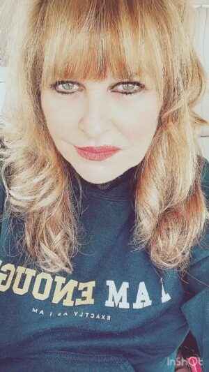 Amy Lyndon Instagram - ACTORS! ARE YOU OVERWHELMED? Do the work piece by piece.
.
.
.
.
#acting #actinglife #actingclass #actingcoach #actingschool #actingaudition #actingskills  #actingislife #actingclasses #actingtips #loveacting #actingstudio #actingheadshots
#iloveacting #screenacting #filmacting #actingcareer
#actor #actingteacher #actoradvice #amylyndon #thelyndontechnique Hoodie @iamenough.original