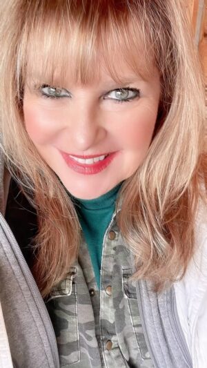 Amy Lyndon Instagram - I’m so psyched! I booked a major National Commercial today! Great way to start 2024❤️ Thank you @midwesttalenttowatch @exactdigitalphotos @southpawcastingstudios #commercials #bookedandbusy #loveacting #audition #acting