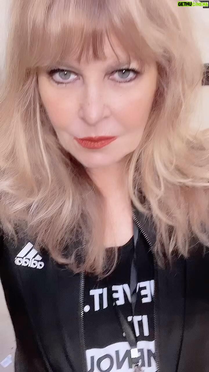 Amy Lyndon Instagram - Say it. I AM A BOOKING CHAMPION. . . . . . . . Follow me @amylyndon for acting inspiration.⚡️⚡️ Share with a friend.❤️ DM for discount codes.🥳 ~~~~~~~~~~~~~~~~~ #acting #actingtechnique #actingcoach #emmys #actingclass #selftapeaudition #actors #actingtechnique #thelyndontechnique #selftape #audition #actorslife #amylyndon #actors #inspiration #motivation #actingtips #actingadvice #actinglesson #actingtechnique #bookedandbusy #actor #scenestudy #reading #tvactor #workingactor