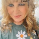 Amy Lyndon Instagram - I have issues promoting myself too😫 Give a ‼️ if you relate. Love you❤️ follow @amylyndon