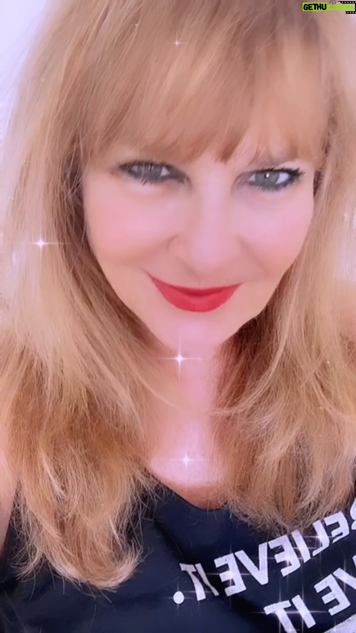 Amy Lyndon Instagram - Self care and red lipstickđź’„ What makes you feel good?
