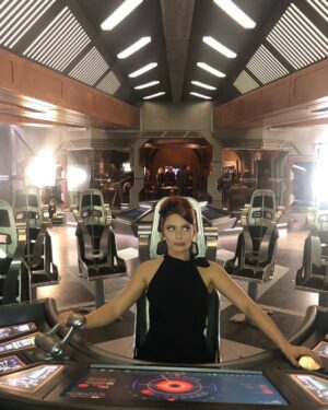 Amy Pemberton Instagram - Umm... yeah, so.... you know how ya’ll think Gideon knows what she’s doing?!?! 🤣 📸 @tseky #whatdoesthisbuttondo? #oppsey  #waveriderchaos #justkiddin’ #🤔 @cw_legendsoftomorrow