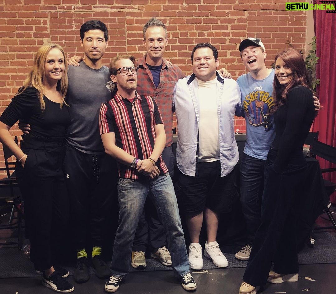 Amy Pemberton Instagram - You guys! So fun! 💪🏻I still think my Kung fu fighting Kardashians with extra legs should’ve defo won.... but ya know... each to their own 🤷🏻♀️@realfreddieprinze @culkamania @jonleebrody @markellislive @thelaurenobrien @rio_magdaleno @gegghead #superfights