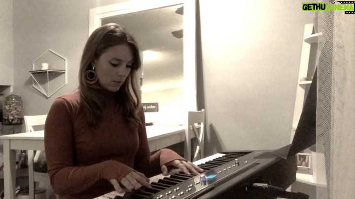 Amy Pemberton Instagram - Which Movie?....GO! And who’s character theme tune? #clue #shesAMAZING #again...theconcentrationisreal #thisoneonlytook2weekstolearn🤣🤦🏻♀️