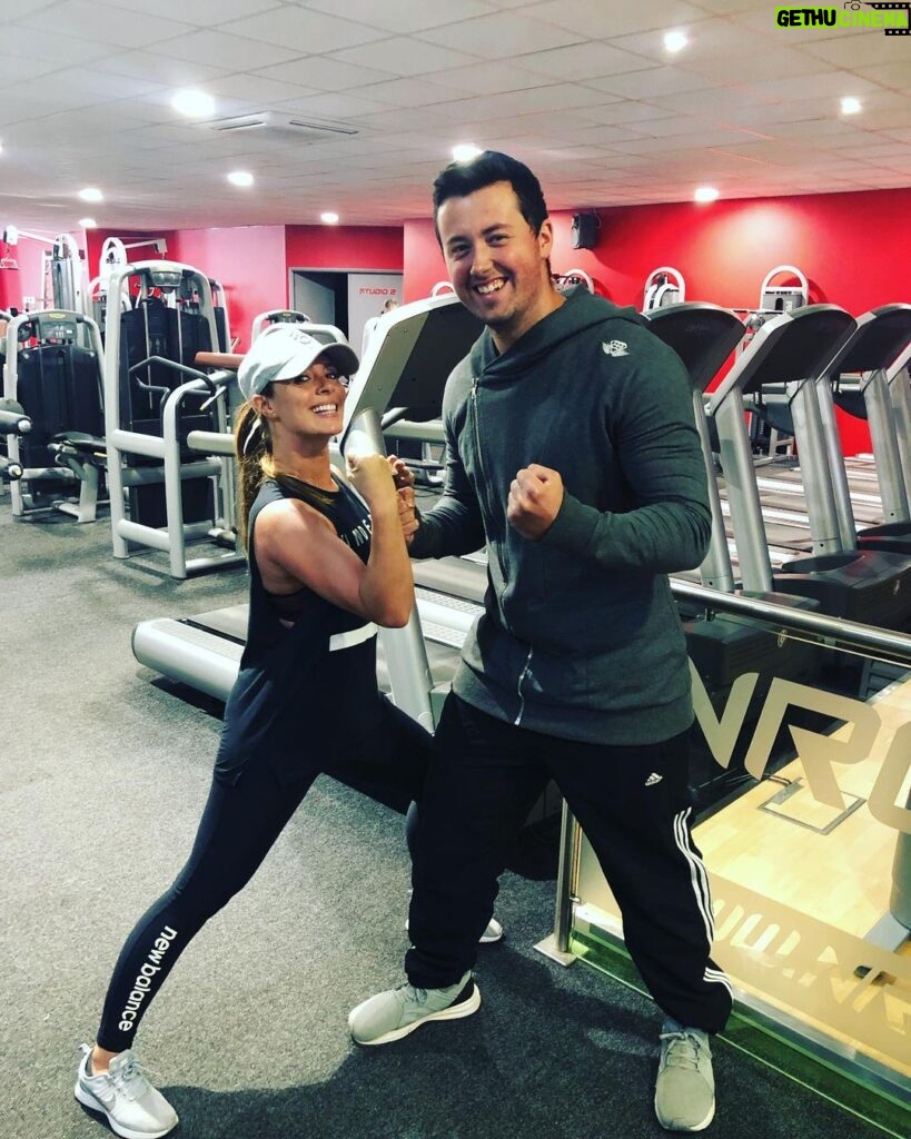 Amy Pemberton Instagram - Thanking the awesome @henryjohannessen for kickin’ my ‘I’ve eaten too many galaxy ripples since being back in the UK.’ ..butt! Ooossshh 💪🏻 Anyone needing a brilliant PT in Suffolk... Henry’s your guy! #personaltrainer #nrg #absareintheresomewhere #justgottafindem’ #🤪