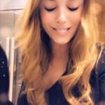Amy Pemberton Instagram - Few too many Irish whiskies 🤣☕️🥃 Still don’t know the words.... and love a good key change! Happy New Year lovely people!! Sending all the love, light and happiness for 2019!! 🎉🇬🇧 #happynewyear #auldlangsyne #🤣#mumsnothavingit