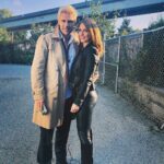 Amy Pemberton Instagram - ‪Yeah yeah ... all smiles now.... BUT STOP SMOKING 🚬 ON THE FRICKKIN’ WAVERIDER JOHN!! 🤦🏻‍♀️🤬🤣💪🏻@mattryanreal @TheCW @cw_legendsoftomorrow #constantine #gideon ‬#🚭 Vancouver, British Columbia