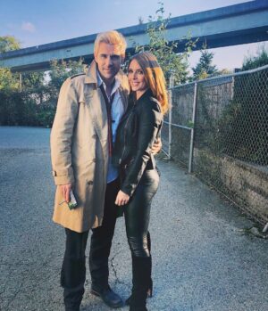 Amy Pemberton Instagram - ‪Yeah yeah ... all smiles now.... BUT STOP SMOKING 🚬 ON THE FRICKKIN’ WAVERIDER JOHN!! 🤦🏻‍♀️🤬🤣💪🏻@mattryanreal @TheCW @cw_legendsoftomorrow #constantine #gideon ‬#🚭
