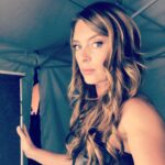 Amy Pemberton Instagram - SO fun playing a badass when you’re not REMOTELY a bad ass in reality! 🤣💪🏻#gideoncomin’atya #dontmesswiththeAI #monday #cw #legendsofto-meow-meow #who’sangels? @cw_legendsoftomorrow @lotwritersroom #
