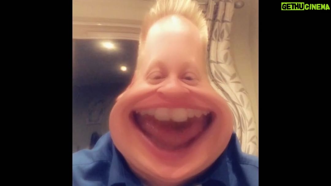 Amy Pemberton Instagram - 🤣🙈.... family snapchat silliness.... ! @james.pemberton.750 @lisagiggles83 #snapchatfam