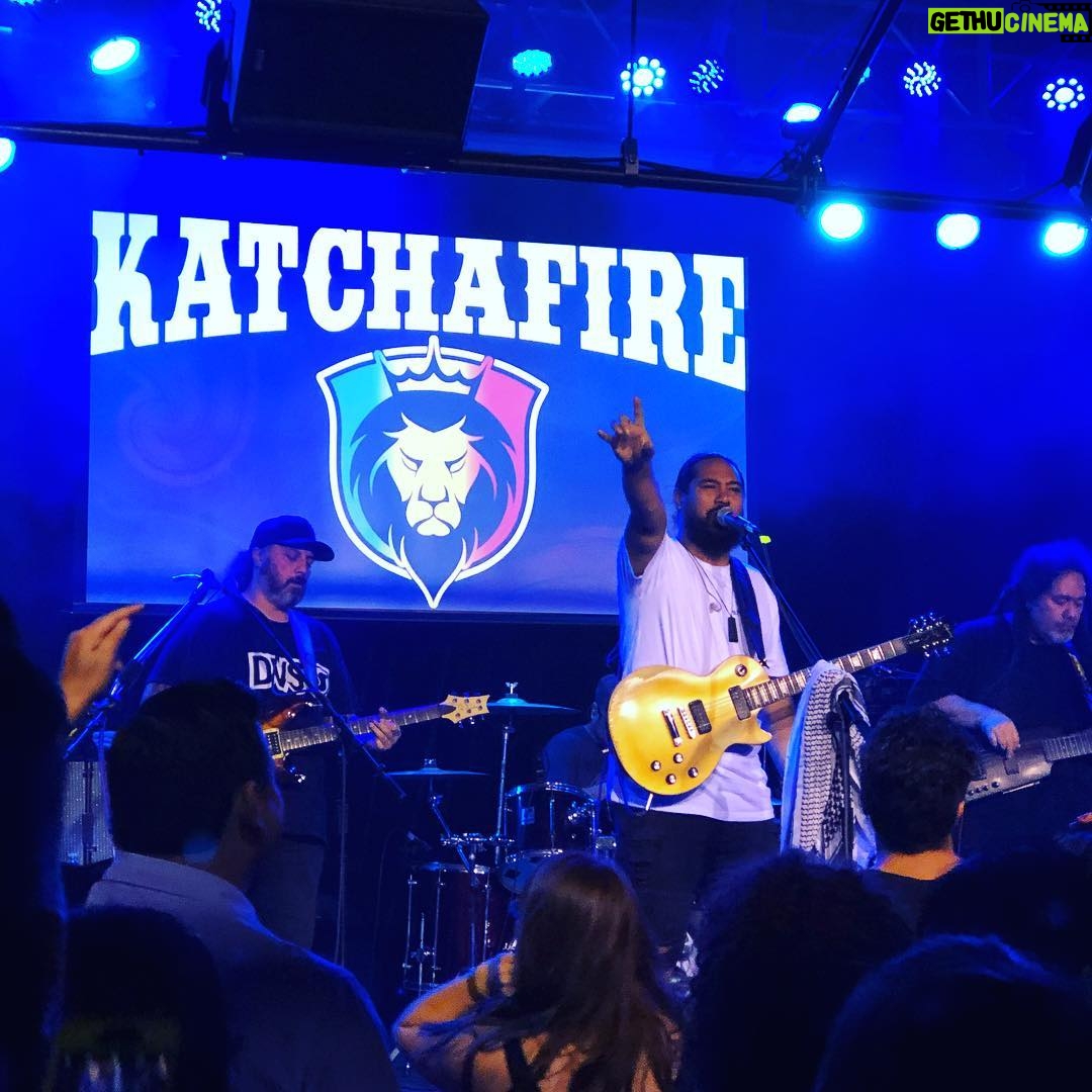 Amy Pemberton Instagram - These guys!!!! 💜 @katchafireofficial #unreal! #reggae #newfan