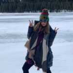 Amy Pemberton Instagram - 💙 ....I mean....not too shabby a setting to play and sing with my @cameroneneilson .... recorded a little sumfin’ .... soon!! #couldntplayafter5mins #toocold #mammoth #❄️🌲🗻🌨
