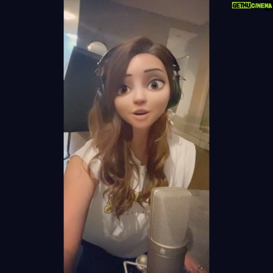 Amy Pemberton Instagram - Had to.... sorry! Sunday eve siiiiiiing...🥰 #sorryneighbours @disneyfrozen #snapchatfilters🥺 #animationgoals #forthefirsttimeinforever @neumann.berlin#yupthatsmeheehee