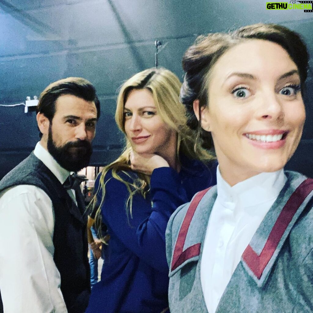 Amy Pemberton Instagram - A week since we wrapped & am sitting here reflecting on what a wonderful 6 months we just had. I feel so incredibly grateful for the experience & to have been part of this crazy, zany, warm & brilliant show! Such a mad talented team of people in every field & to have had the chance to shadow to see what goes behind making @cw_legendsoftomorrow was beyond fascinating. Everyone works their butts off to bring the show to the screens & thanking our loyal fans for their support too! V. grateful over here ☺️ Back on ya screens Jan 12th 2022! Sending love & light 🙏🏻💛✨#lastdayphotos