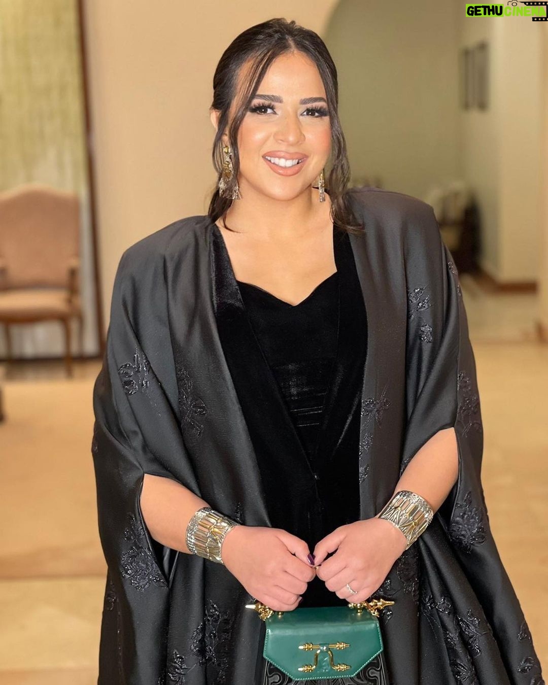 Amy Samir Ghanem Instagram - مبسوطه النهاردة الحمد لله بتكريمي في مهرجان الأقصر و مش قادرة أوصف جمال مدينة الأقصر و طيبة ناسها الجدعان.. شكرا جدا علي حبكوا Stylist: @abier_ansary Dress: @bahighusseinofficial Thanks to : @hawaa.fabric Jewelry: the Brilliant @azzafahmy 😍 Make up: @nehal_khalil_makeup_artist Hairdresser: @malaksamy_1 Clutch @okhtein Thanks to : @alsagheersalons