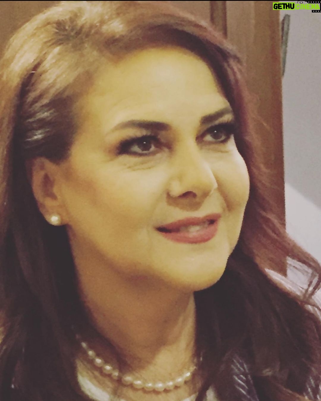 Amy Samir Ghanem Instagram - حبيبتي يا مامي ربنا يرحمك و يرزقك السعاده في الجنه انتي و بابي ، انتوا في قلبي و احلامي كل يوم، نرجوا الفاتحة 🤲🤍