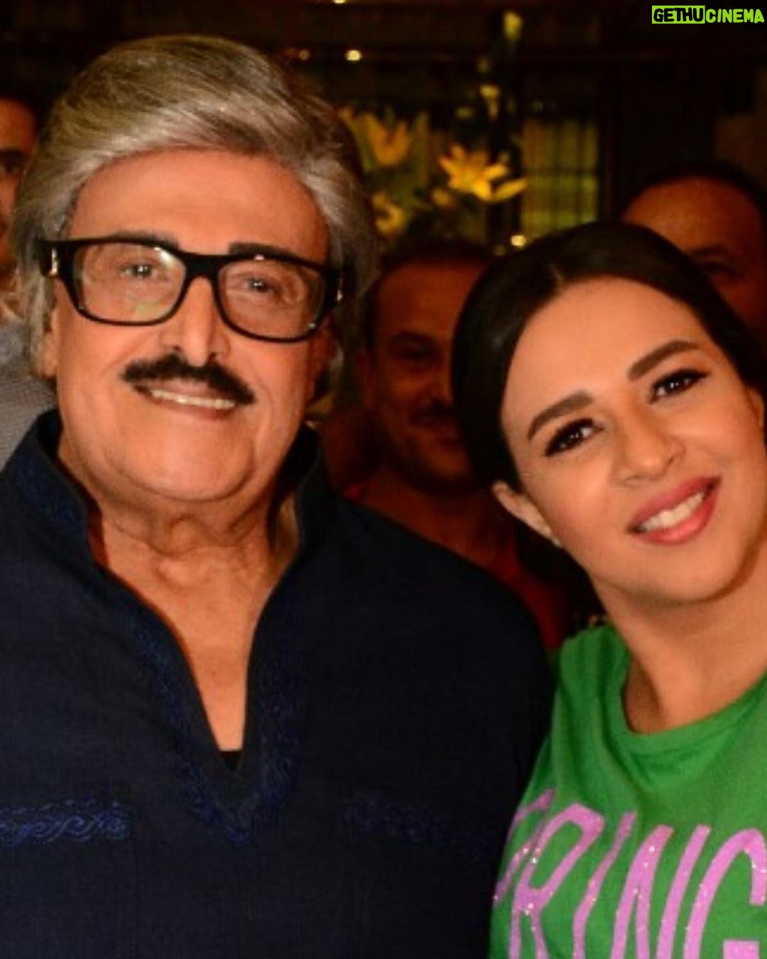 Amy Samir Ghanem Instagram - النهارده الناس بتقولي معلش يوم صعب عليكي، مايعرفوش ان كل يوم صعب عليا، بابي حبيبي انت النفس اللي بتنفسه و لما بنام و اشوفك والله بصحي اضحك لوحدي .. ربنا يغفر لك يارب و يفرحك في الجنه انشاءالله زي ما فرحتنا في حياتك.. بحبك من قلبي للابد🤍 نسألكم الفاتحة 🙏
