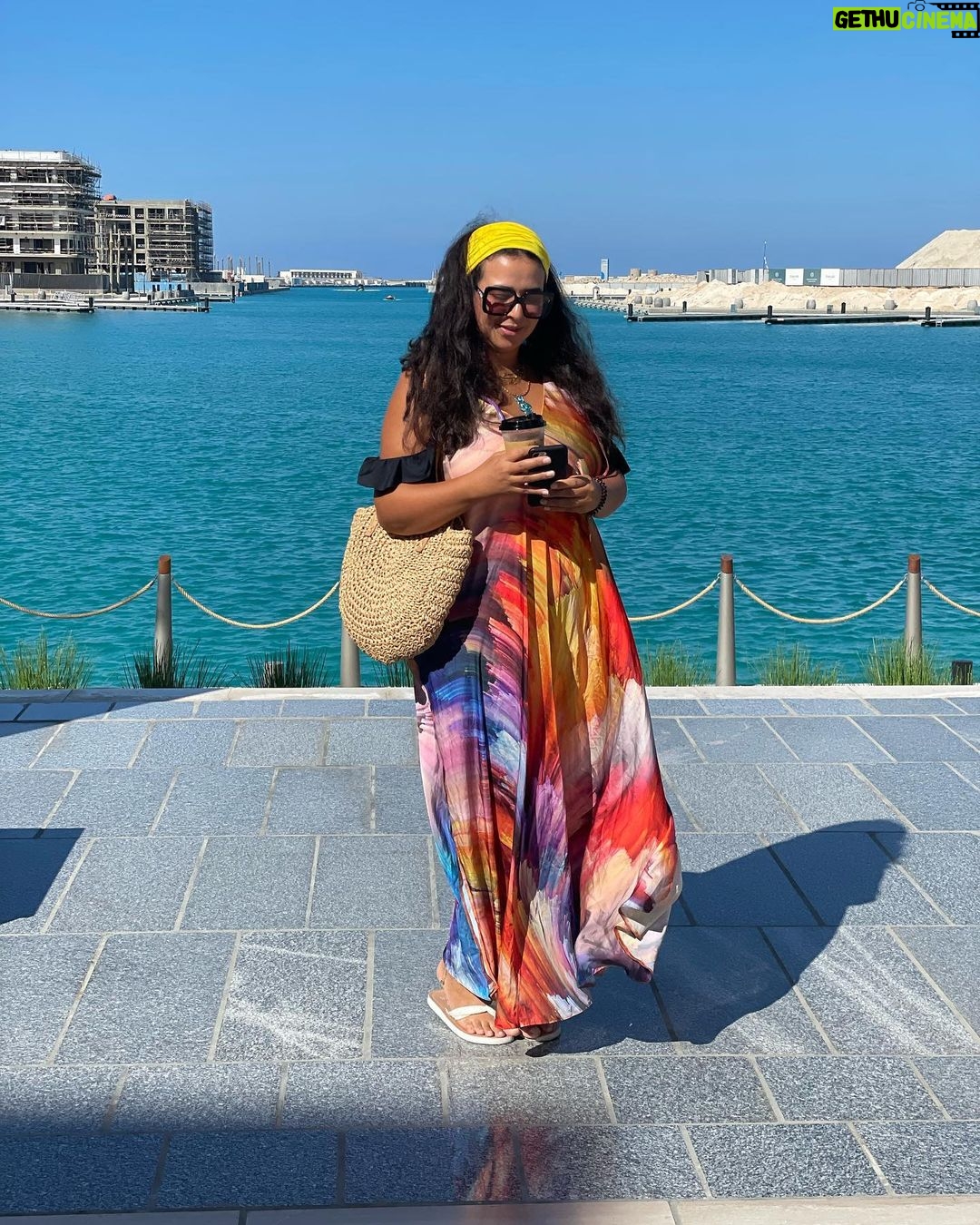 Amy Samir Ghanem Instagram - Thank u @be_my_guest_shopping for the colourful dress 💜 @nepalali @heshammagedofficial @kenzimhamed @seifozzz love u all habayby🤍