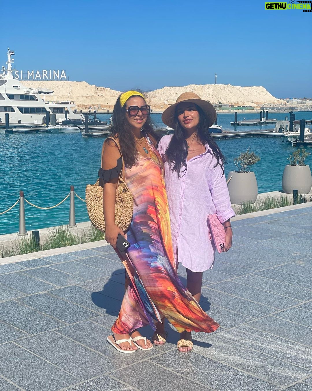 Amy Samir Ghanem Instagram - Thank u @be_my_guest_shopping for the colourful dress 💜 @nepalali @heshammagedofficial @kenzimhamed @seifozzz love u all habayby🤍