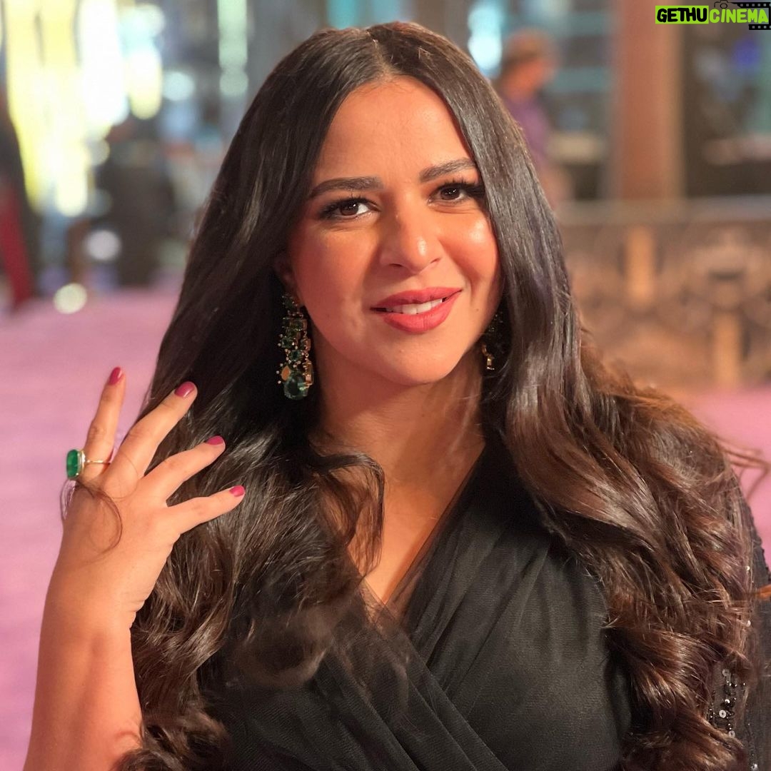Amy Samir Ghanem - 208K Likes - Thank u dima for this lovely jewelery 💚 @dimajewellery
Styled by @mayajules
Dress by @velvety_couture 🖤
Makeup @furatabaalkhail
Hairdresser @monahiair