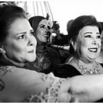 Amy Samir Ghanem Instagram - @ragaaelgedawy @safakabbany الصوره فيها حبيايبي و مليانه حب في عينيهم ليا .ده كان فرحي.. ربنا يرحمهم الغالين و يارب اشوفهم تاني في الجنه مع سموره حبيبي ، ربنا يخليكي ليا يا صفصوفه صديقه عمري و في قلبي بحبك