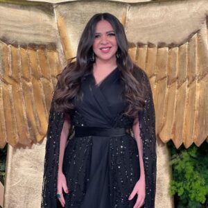 Amy Samir Ghanem Instagram - Thank u dima for this lovely jewelery 💚 @dimajewellery 
Styled by @mayajules 
Dress by @velvety_couture 🖤
Makeup @furatabaalkhail 
Hairdresser  @monahiair